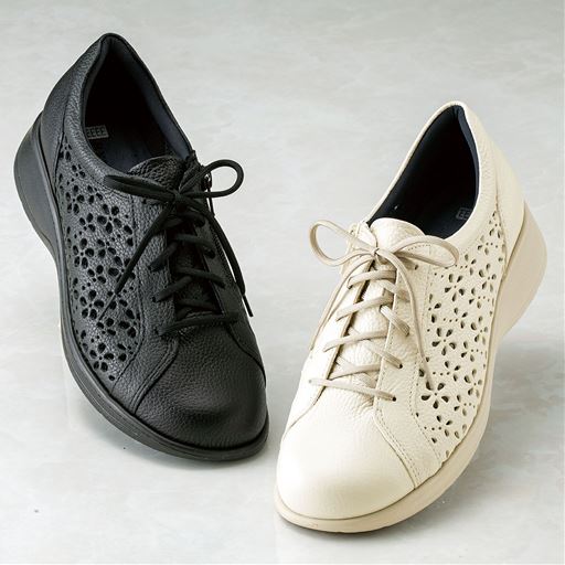 (左から)ブラック オフホワイト