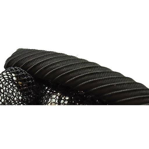 ［こだわり1］バレッタのピンタック織の生地はウレタン入りでソフトな感触。