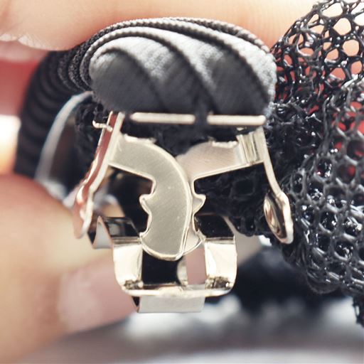 ［こだわり2］毛量に合わせて留め位置を2段階で調節できます。