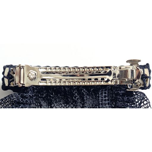 ［こだわり3］ばね部分はギザ付き。ズレづらく、しっかり髪にフィット。