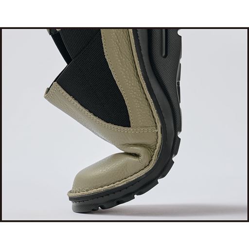 軽量で屈曲性に優れたソール。