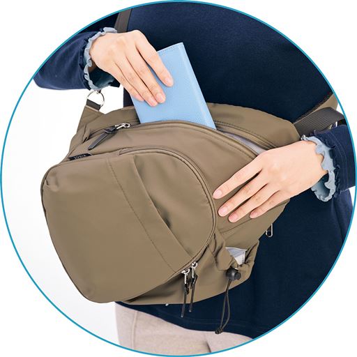 モカ <br>前がけ <br>背負ったまま出し入れできます!