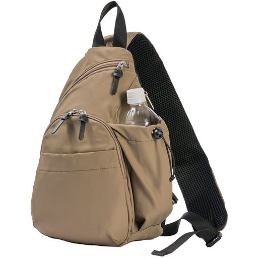 モカ <br>500mLのペットボトルが入るボトル用ポケット 肩がラクな約7cmの幅広ショルダー スピンドル付きでズレ落ちなし