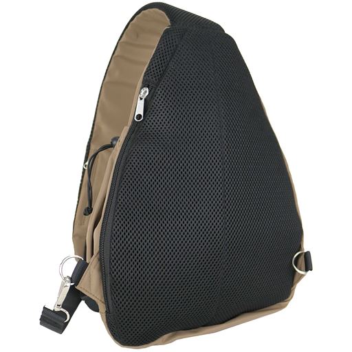 荷物の出し入れ簡単内部直結ファスナー付き ショルダーは左右付け替え可能 背面は通気性のよいメッシュ素材