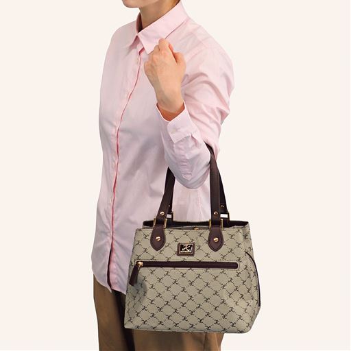 きれいめにも、カジュアルにも