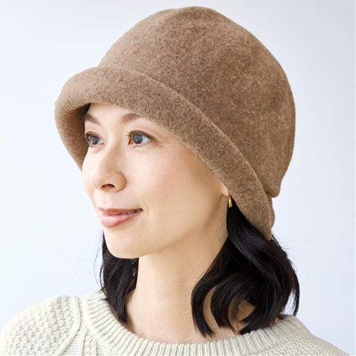 つばで視界を調節 前つばを上げて視界良好