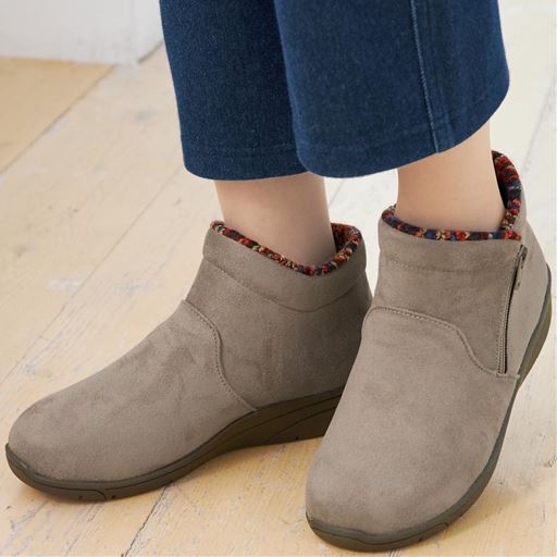 新色 グレージュ<br>※着用イメージ