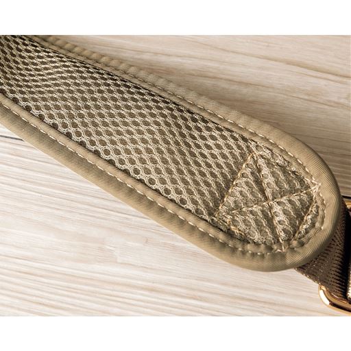 肩ベルト裏側はメッシュ仕様