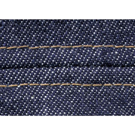 デザイン性の高いジーンズのようなステッチでおしゃれ見え