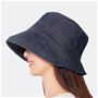 インディゴブルー <br>つば縁を下げて日除け対策