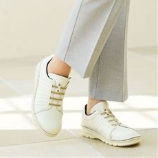 ピエフェリセス レザースニーカー