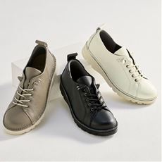 ピエフェリセス 猫耳スニーカー