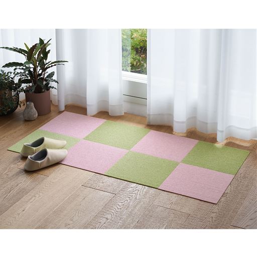 ピンク系×4 グリーン×4 45×45cm<br>よく出入りする窓前にもおすすめ。