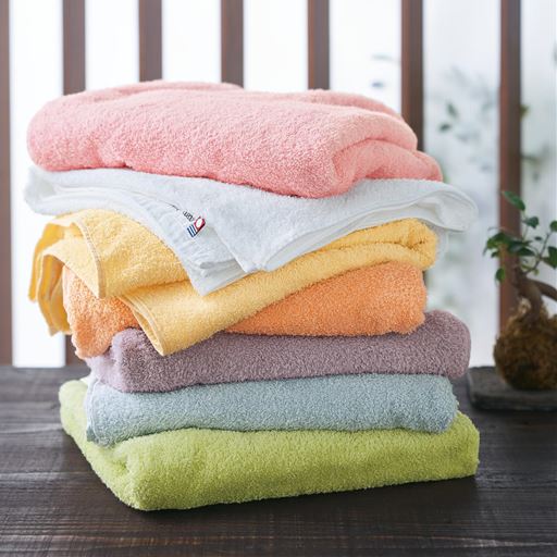 (上から) I (桃花)・A (白磁)・C (山吹色)・E (真朱)・F (古代紫)・G (藍白)・D (若草色)<br>日本の伝統色を用いた、落ち着いた色合いも魅力。