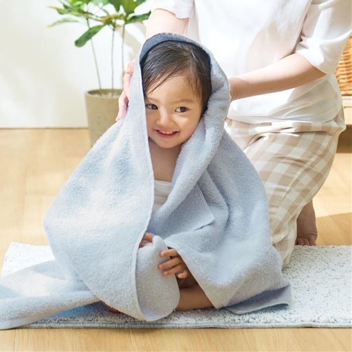 G (藍白)<br>軽くて柔らかいから赤ちゃんや小さなお子さまも安心して使えます。