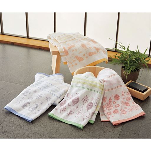 フェイスタオル<br>かわいい花柄やネコ柄など、セシールオリジナルのプリント柄をご用意しました。