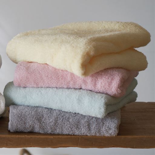 (上から) D (はちみついろ)・B (さくらいろ)・A (そらいろ)・C (かすみいろ)