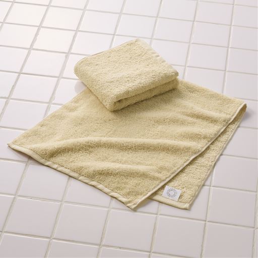 ライトベージュ