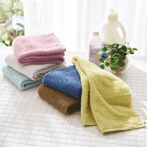 (上から時計回りに) ライムイエロー・ネイビー・ライトブラウン・ブルー・グレー・ピンク<br>洗濯物が乾きにくいジメジメした季節におすすめ。