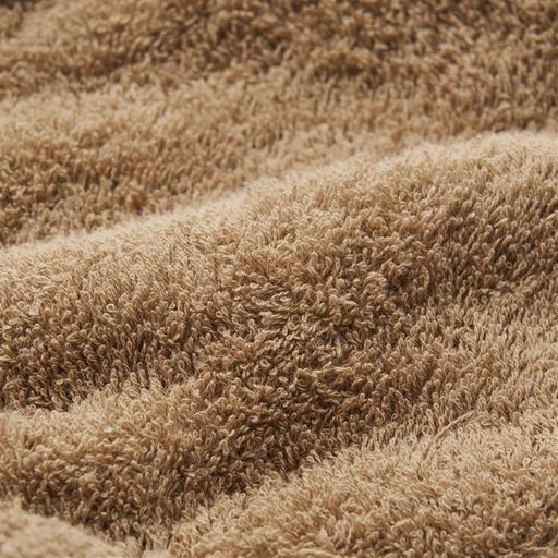 生地拡大(ライトブラウン)<br>やや長めのパイルが心地いい。