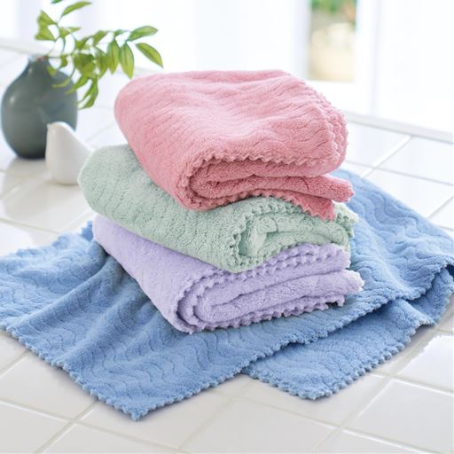 (上から) ピンク・ミントグリーン・ラベンダー・ブルー<br>タオルドライ時の摩擦を軽減させ「整う」髪へ。吸水美神タオルです。