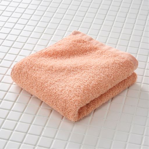 E (真朱)<br>着物にも用いられる純度の高い朱色