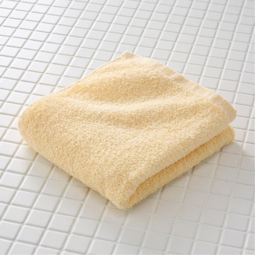 C (山吹色)<br>山吹の花のように赤みを帯びた黄色