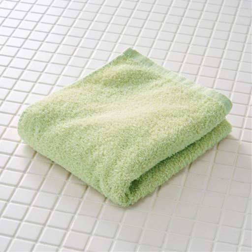 D (若草色)<br>早春に芽吹いた若草のような黄緑色