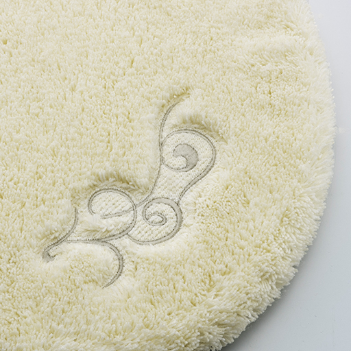 ホワイト系<br>刺繍部分拡大