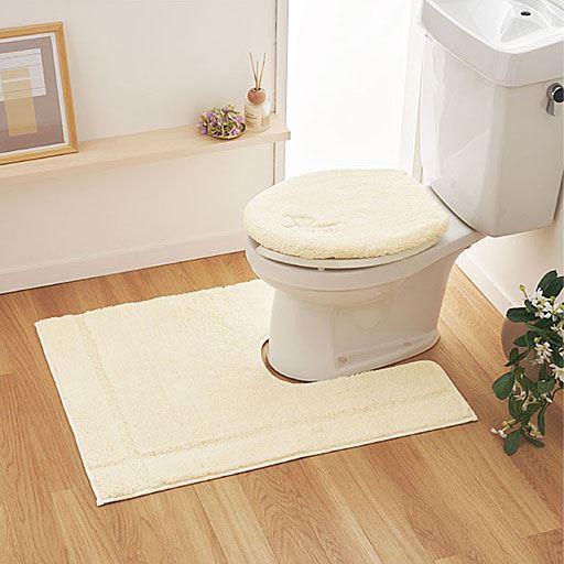 ホワイト系<br>※商品はフタカバー(特殊型)です。トイレマットはCG-516を使用しています。