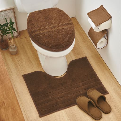 ブラウン(特殊型) ※商品はフタカバーです。<br>※トイレマット:CG-521、便座カバー:CG-578、ペーパーホルダーカバー:CG-585、スリッパ:WG-104を使用