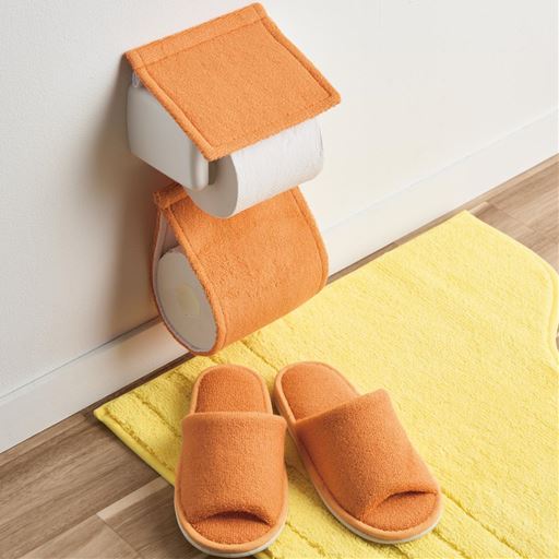 ピーチオレンジ ※商品はペーパーホルダーカバーです。<br>カジュアルなカラーでいつものトイレが明るく変身!
