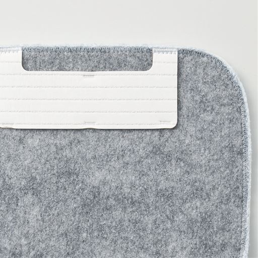 フタカバーの裏面は吸着シートで取り付け簡単。