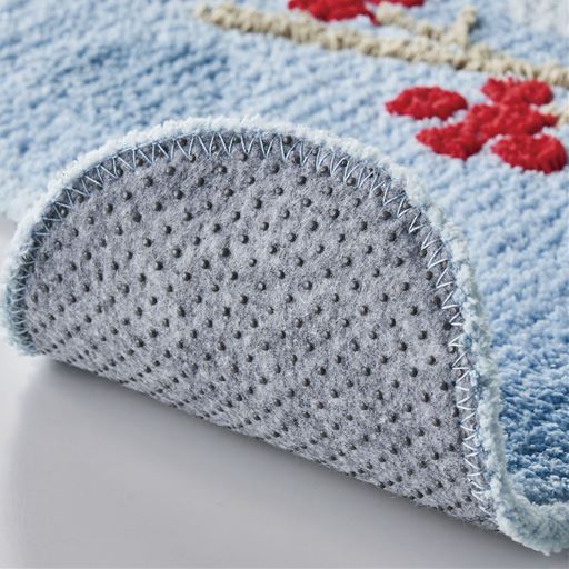 マットの裏面はすべりにくい加工でズレにくい。