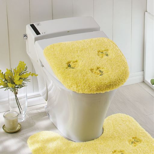 イエロー(ミモザ)<br>心にそっと寄り添う優しい色合いと可憐な花刺繍が魅力のトイレフタカバーです。
