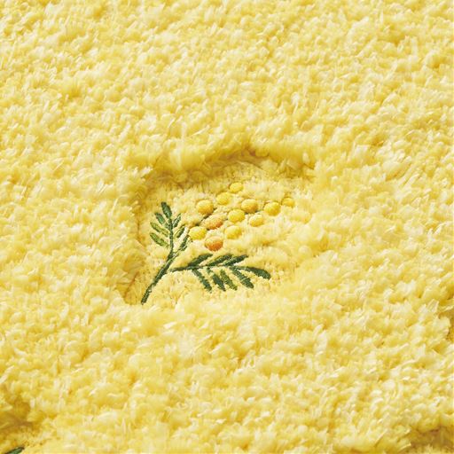 イエロー(ミモザ)<br>丁寧に施された愛らしい花刺繍。