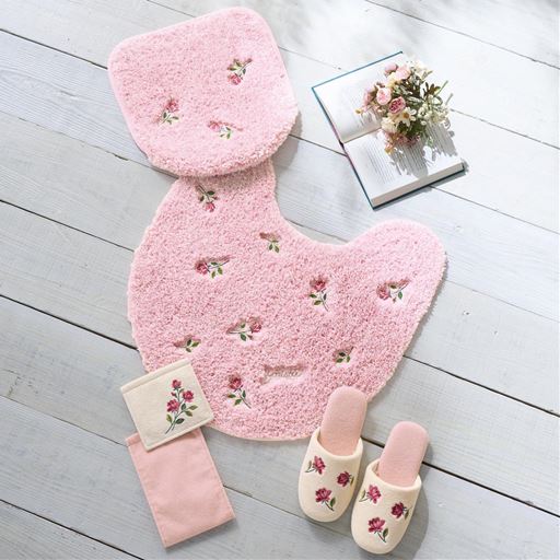 ピンク(バラ) ※商品はトイレマット(M/横60×縦60cm)です。<br>※フタカバー:CG-646、ペーパーホルダーカバー:CG-648、スリッパ:WG-154を使用