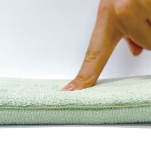 約1cmのふっくらした厚みで、お尻に優しい肌ざわり。節電対策にもおすすめです。