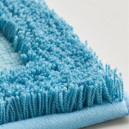 ブルー<br>厚みのあるトイレマットのフチはふわふわ仕様。