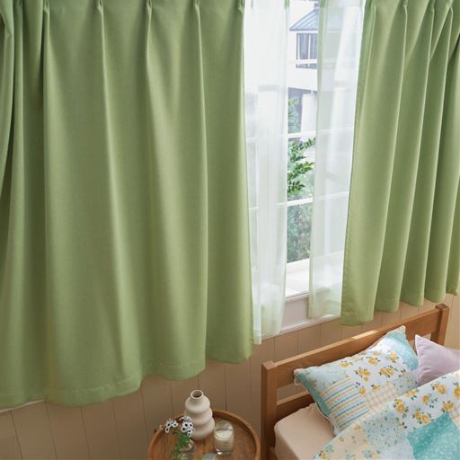 グリーン ※レースカーテンはCP-295を使用しています。<br>遮熱・保温効果で冷暖房効率もアップ。