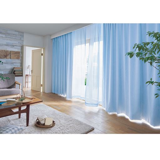 ペールブルー【幅広の窓にも】<br>※商品はレースカーテンです。カーテンはCP-169を使用しています。