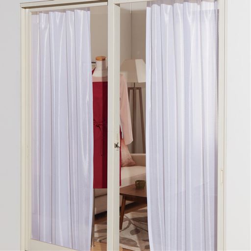 ホワイト<br>昼間の外からの視線を遮り、プライバシーを守ります。