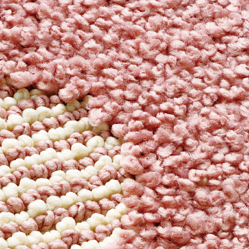 生地拡大(ピンク)<br>立体感があり、高密度なループパイル。