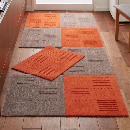 オレンジ4枚・ブラウン4枚(45×60cm)<br>タイルカーペット感覚で組み合わせて敷けるキッチンマットです。