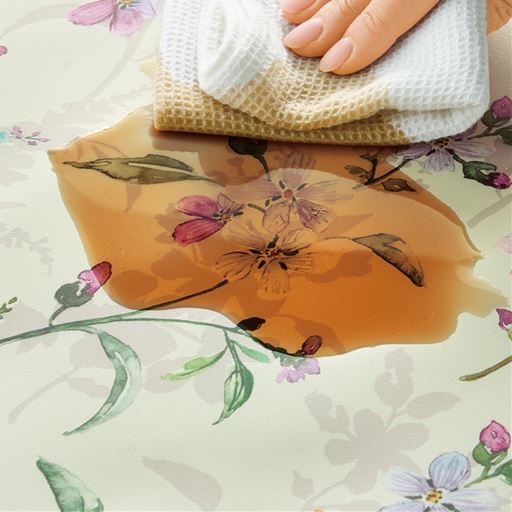 汚れが染み込まないのでお掃除も簡単。