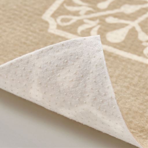 裏面はすべりにくい加工。