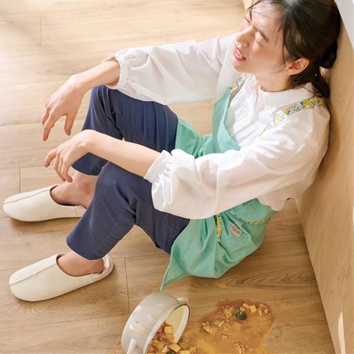 またやっちゃった～最悪…そんなときもキッチンマットを敷いておけばお掃除がラク!