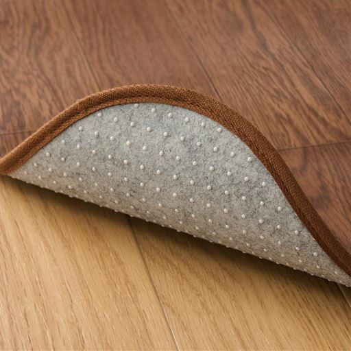 裏面はすべりにくい加工でズレにくい。