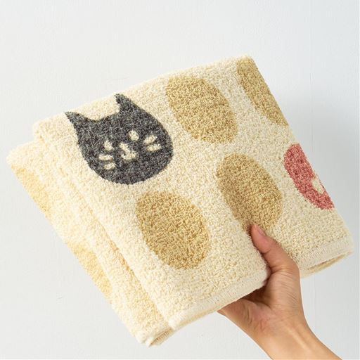 畳むと片手でつかめる大きさに!