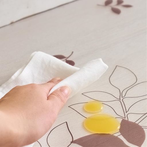 表面は拭き取りやすいビニール素材。